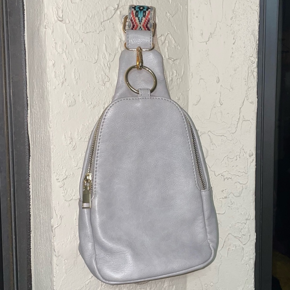 Chic Silver Leather Backpack With Patterned Strap - image 1